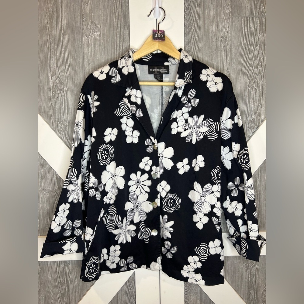 339. Requirements Black, White and Gray Floral Cuffed Sleeve Blazer 20W